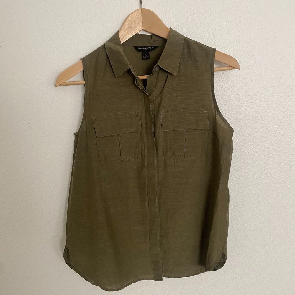 Banana Republic | Sleeveless Double Pocket Olive Button Up Shirt, Size XS